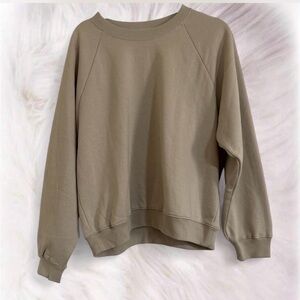 GAP Women's Classic Crew Neck Sweater - Taupe